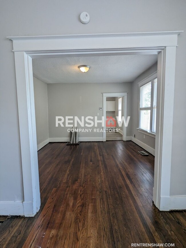 Building Photo - Charming 3 Bedroom 1 Bath In Memphis Avail...