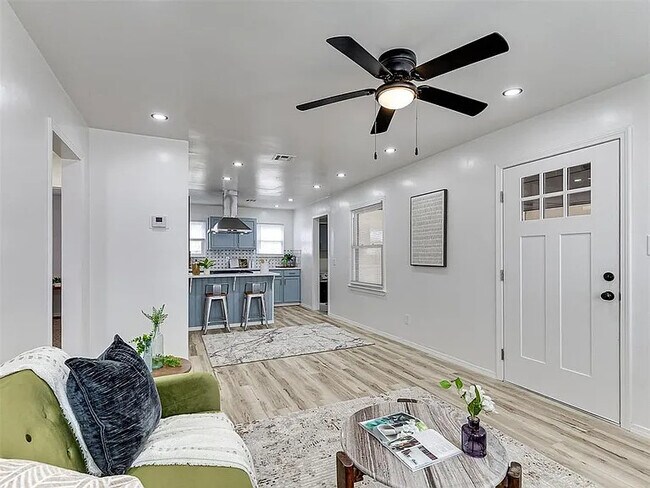 Building Photo - 1208 Jet Dr