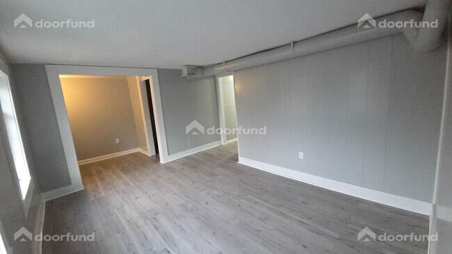 Building Photo - 418 River St