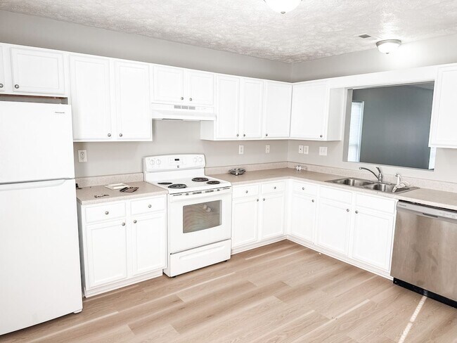 Building Photo - 900 Knoxville College Dr