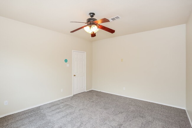 Building Photo - 2806 Jennie Wells Dr