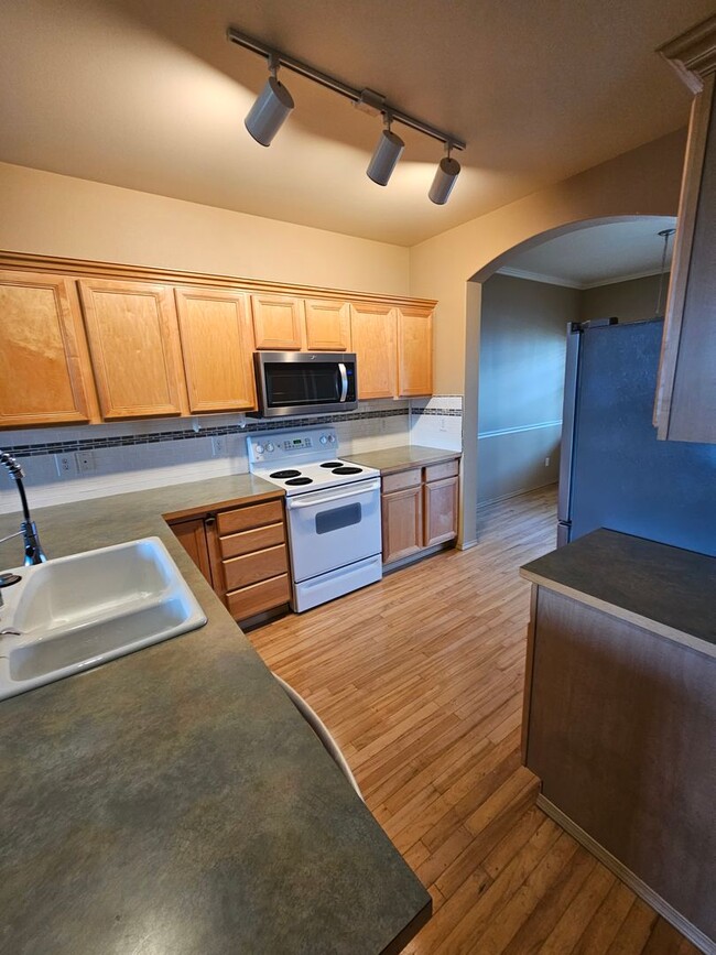 Building Photo - Beautiful 3 bed, 2.5 bath home in Fife