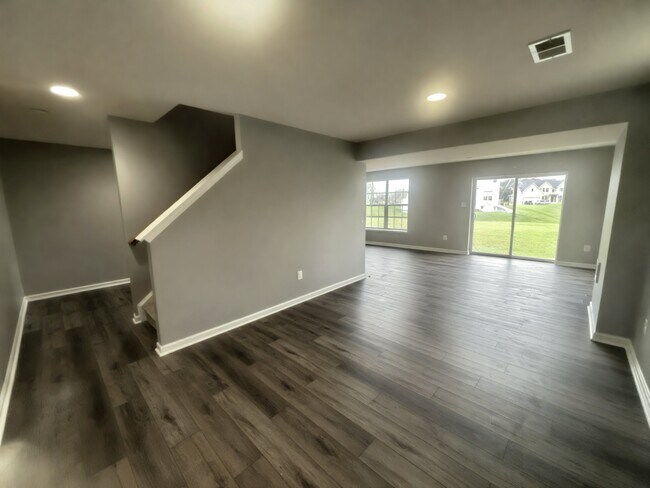 Building Photo - 15024 Burgandine Ave
