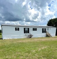 Building Photo - 2-bedroom, 2-bath mobile home