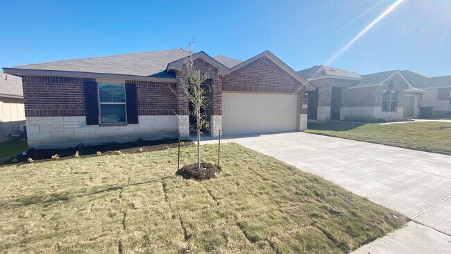 Building Photo - BEAUTIFUL YOWELL RANCH HOME!