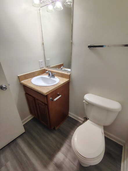 Building Photo - 600 Reusens Rd