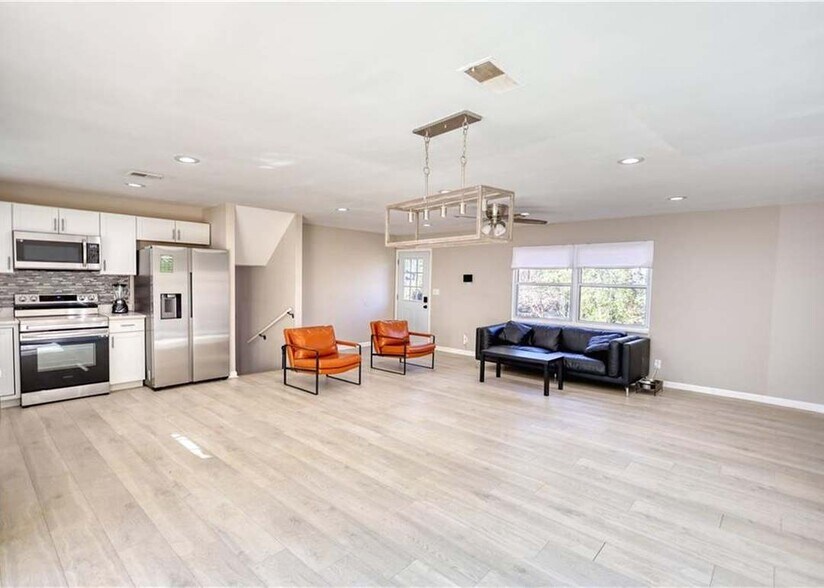 Building Photo - 115 Hollybrook Rd