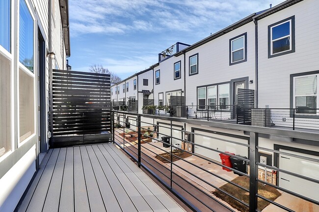 Building Photo - 707 Hoke Ln