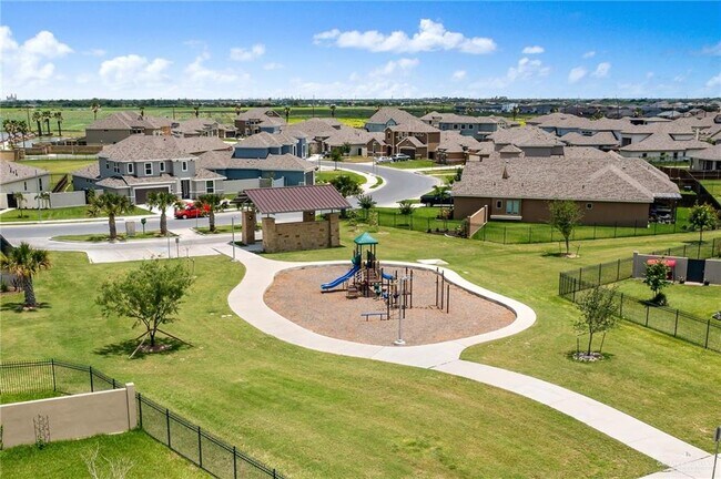 Building Photo - 27 Aqualina Wy