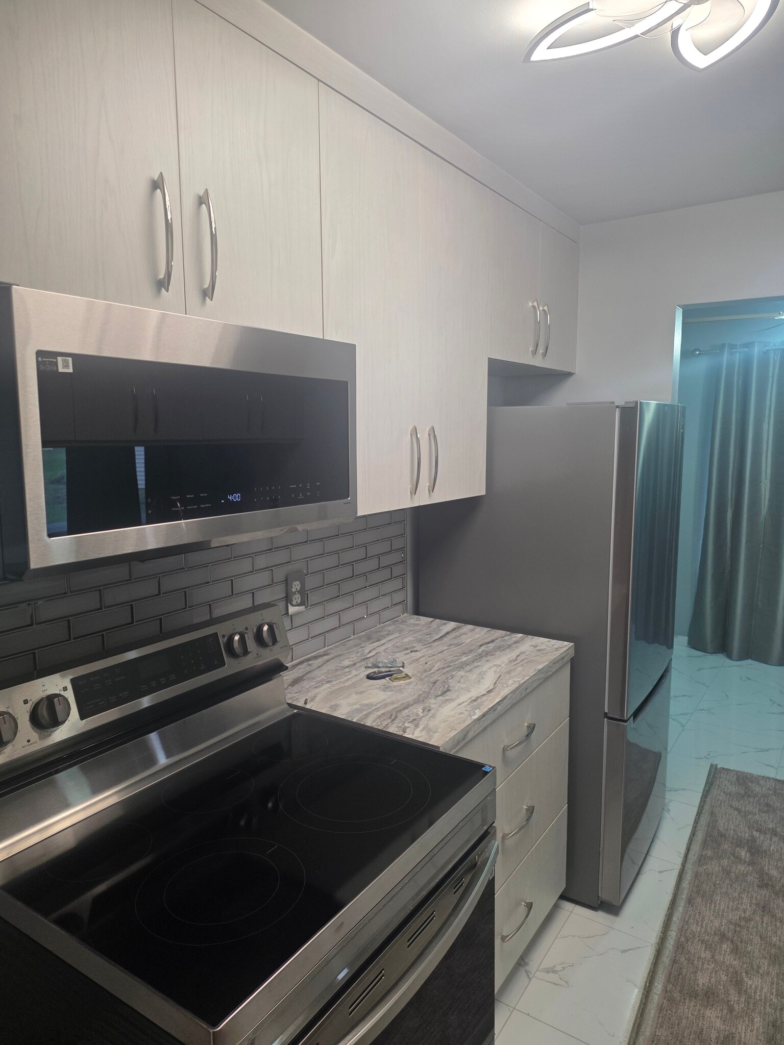 Kitchen - 1095 Green Meadows Dr