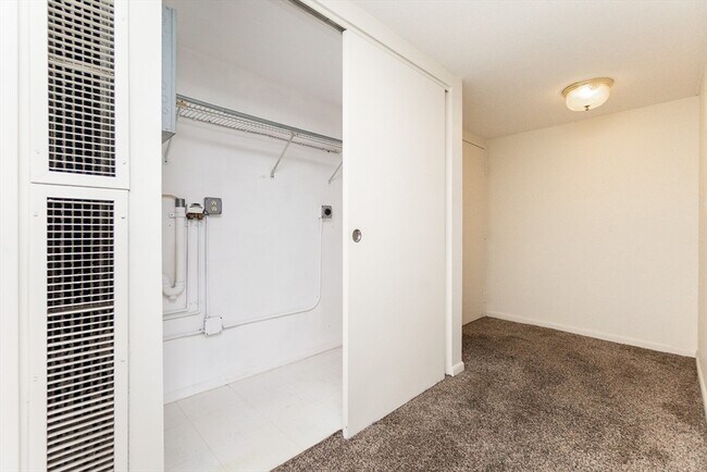 Building Photo - 404 Paradise Rd