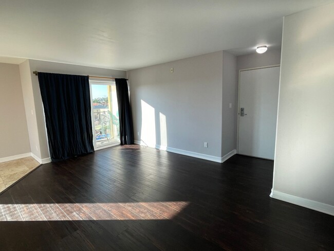 Building Photo - Beautiful Remodeled Condo In North Park w/...