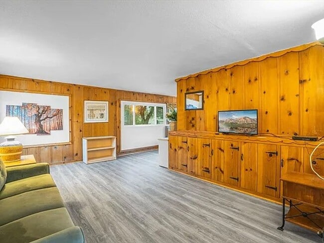 Building Photo - Spacious Farmhouse Living with Open-Concep...