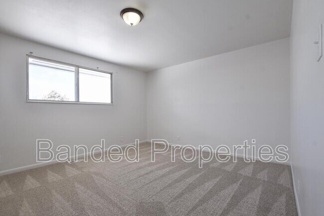 Building Photo - 470 N 200 W