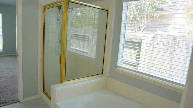 Building Photo - 3915 Summerfield Dr
