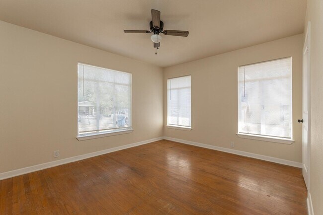 Building Photo - 222 Dryden Dr