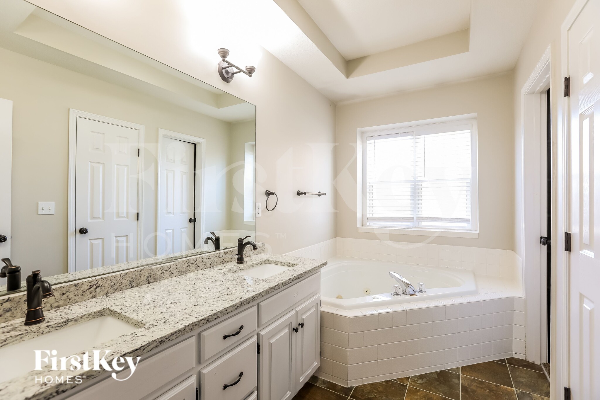Building Photo - 819 Trailway Dr