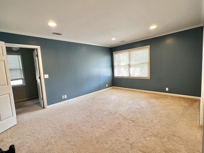 Building Photo - 344 Cottage Farm Dr