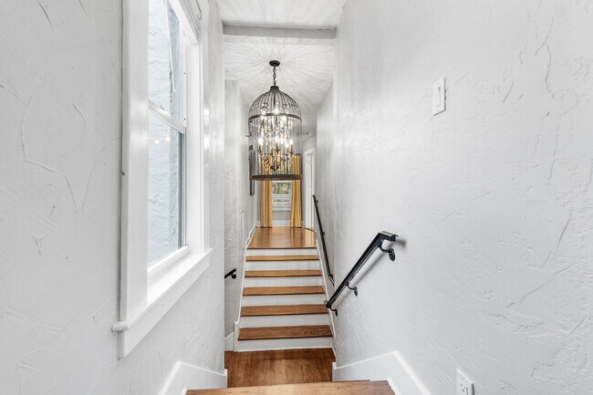 Building Photo - 643 36th St