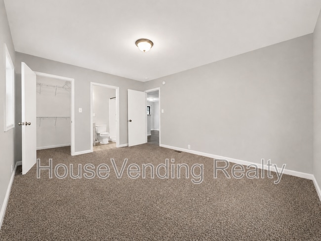 Building Photo - 619 Tarpley St