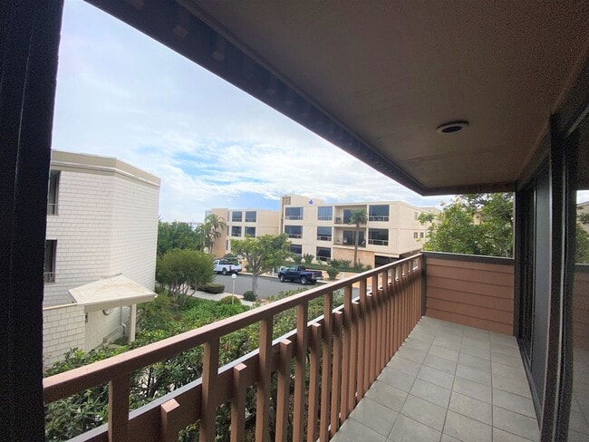 Building Photo - Peek A Boo View of San Diego Bay! Serene C...