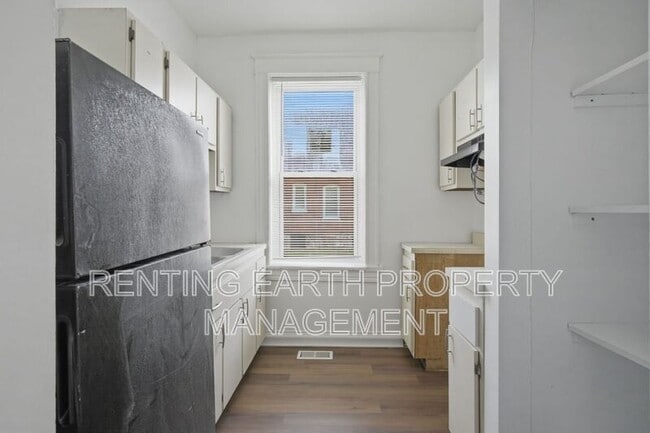 Building Photo - 3127 Clay Ave