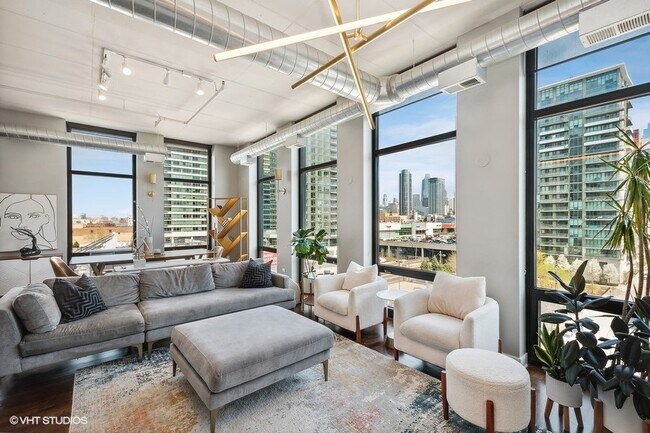 Building Photo - 740 W Fulton St
