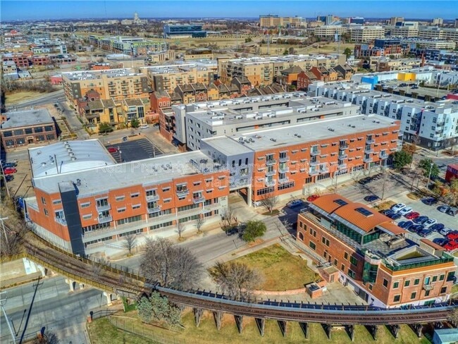 Building Photo - 1 NE 2nd St