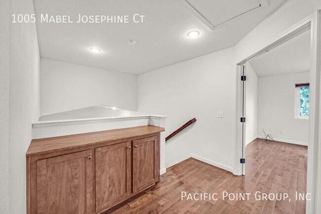 Building Photo - 1005 Mabel Josephine Ct