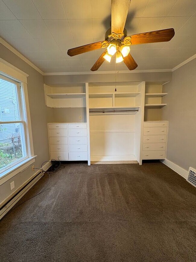 Building Photo - 1411 Spring Ave NE