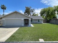 Building Photo - Beautiful Single Story Home Ready To Be Home!