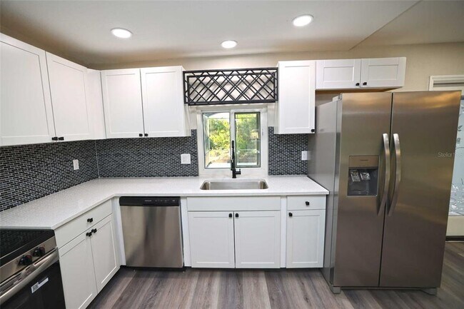 Building Photo - 5667 Creekwood Dr