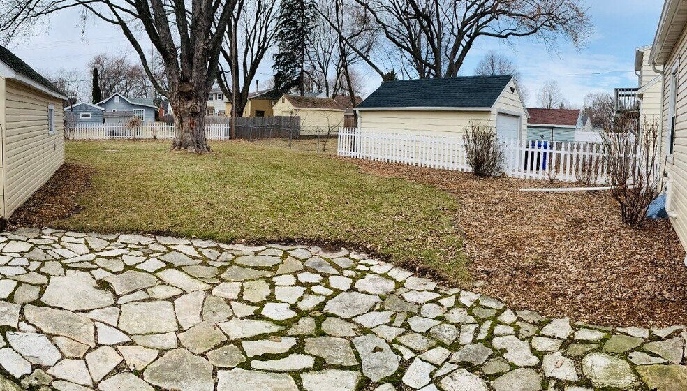 Building Photo - 1915 N Alvin St