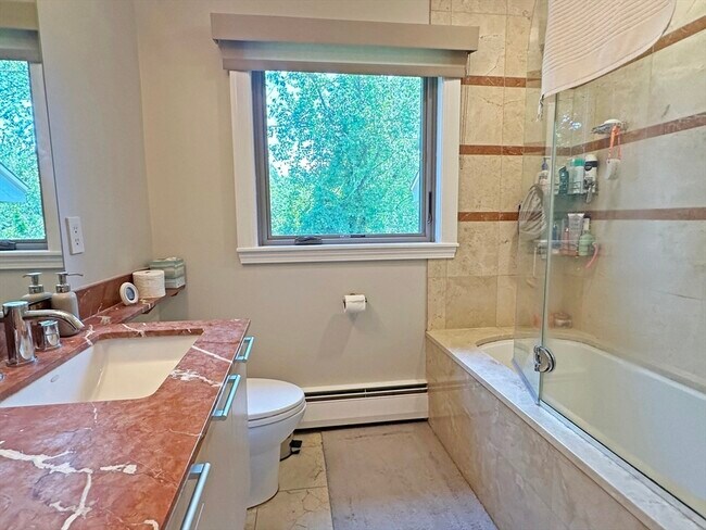 Building Photo - 6 Brownson Terrace