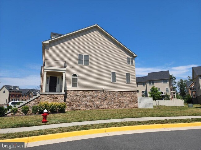 Building Photo - 25020 Cambridge Hl Ter