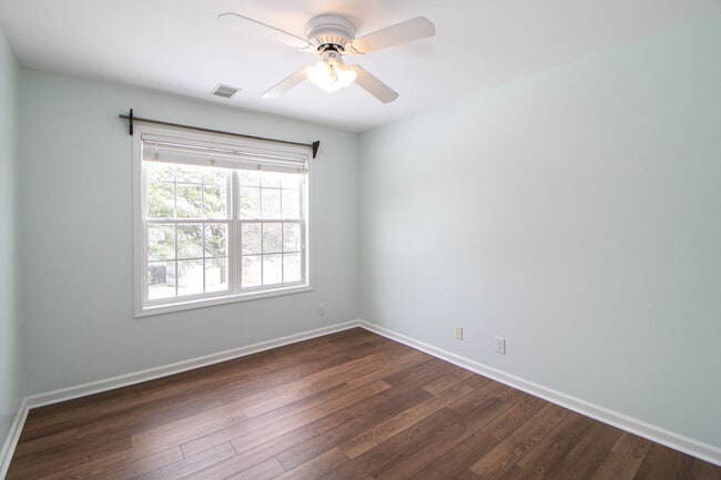 Building Photo - 2553 Emerald Ct