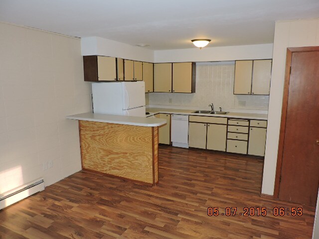 Building Photo - 608 19th Ave W