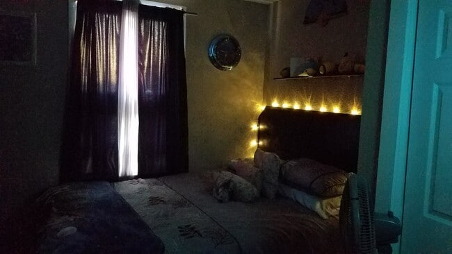 Building Photo - 2223 E Commerce St