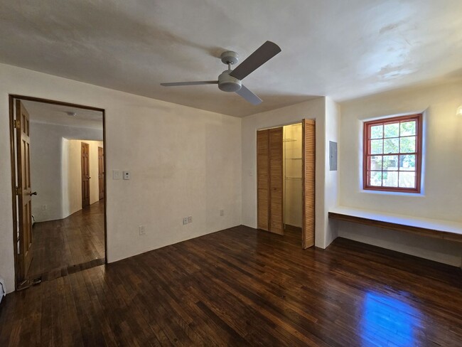 Building Photo - 603 1/2 Paseo de Peralta