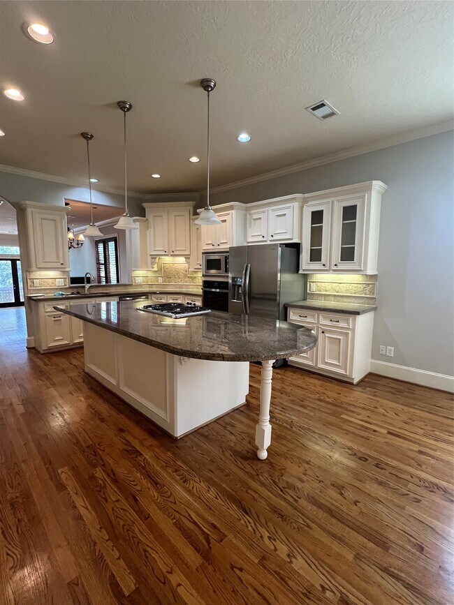 Building Photo - 2330 Camden Dr