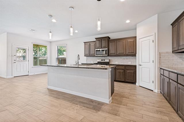 Building Photo - 9112 Sycamore Leaf Dr