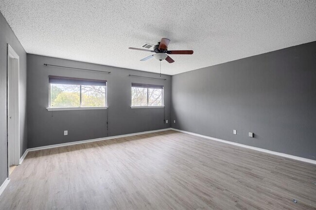 Building Photo - 2412 Byfield Dr