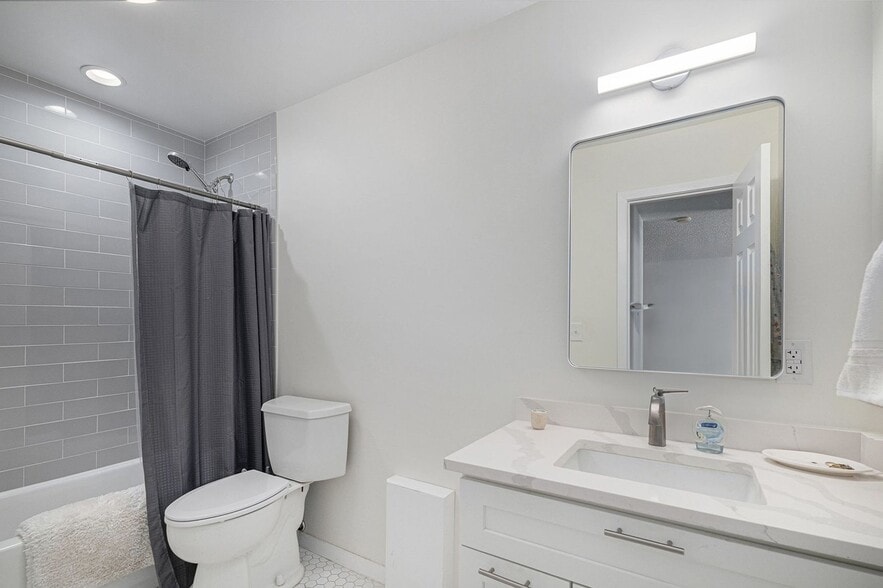 Building Photo - 4110 Hale Pkwy