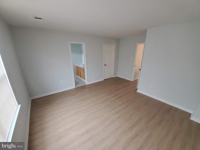 Building Photo - 3344 Vineland Pl