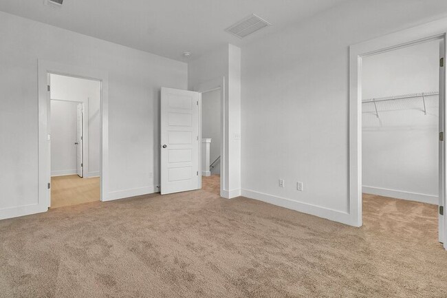 Building Photo - 110 Crimson St