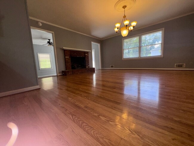 Building Photo - 302 11th St NE