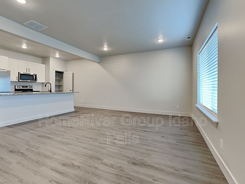 Building Photo - 651 S 2400 W