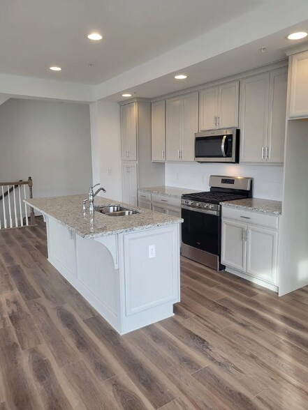 Building Photo - 3118 Detweiler Ln
