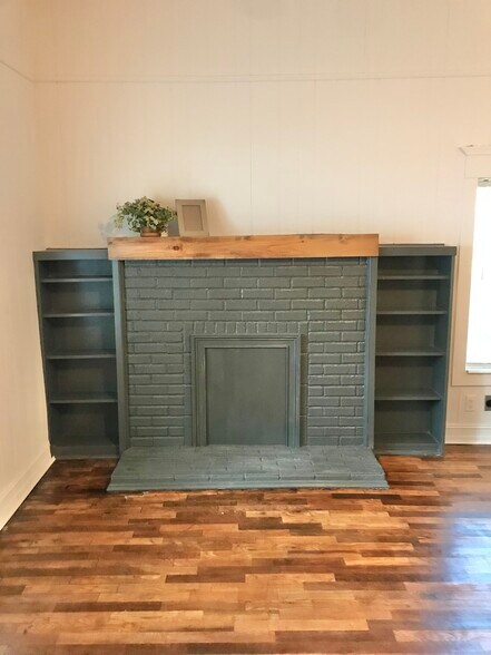 Building Photo - 903 Ward St