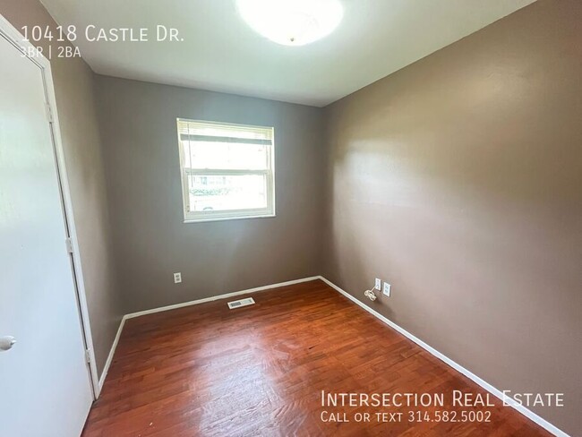 Building Photo - 10418 Castle Dr